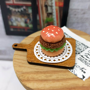 Miniature de burger en résine pour maison de poupée, modèle alimentaire fait main, ornement de table pour décoration de scène DIY, à partir de 14 ans - Product Image 3