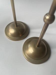 Porte-bougie haut en laiton moderne avec tige tournée élégante pour un style intérieur haut de gamme unique - Product Image 5