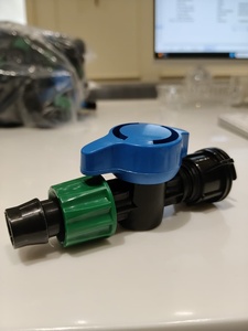 Conectores de Manguera Plana de Plástico de Alta Calidad de 16 mm con Tuerca de Bloqueo y Válvula de Derivación para Sistema de Riego por Goteo Doméstico - Product Image 4