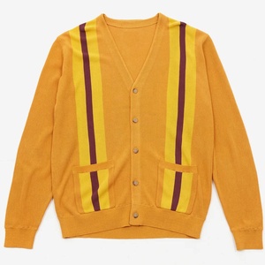 Pull de fraternité personnalisé, pull noir en tricot pour homme, bordure jaune, fermeture boutonnée, cardigan Alpha, pull rayé jaune pour homme - Product Image 1