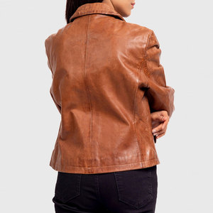 Chaqueta bomber corta de cuero genuino marrón con cuello vuelto elegante para mujer, personalizable, a la venta a precio de mayoreo. - Product Image 2