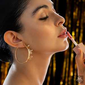 PRAO Fluttering Gradient Butterfly Ear Hoops Gradient Butterfly Design Moda Fluttering Gradient Hoops - Product Image 6