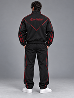 Ensemble survêtement homme Sam.Tactical noir avec veste à capuche zippée et pantalon, surpiqûres rouges, style streetwear, coupe classique, pour l'automne