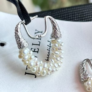 ต่างหูแฟชั่นมุกน้ำจืดทำมือขายดี ดีไซน์รูปหอยทาก ห่วงรูปเกือกม้า สไตล์คนดัง แบรนด์ชั้นนำ - Product Image 3