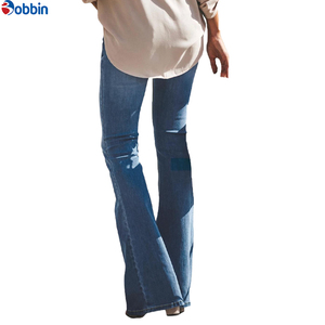 Pantalones vaqueros de mezclilla transpirables de estilo casual para mujer, talla grande, elásticos, acampanados, de cintura alta, con botones, de pierna ancha, lavados. - Product Image 6