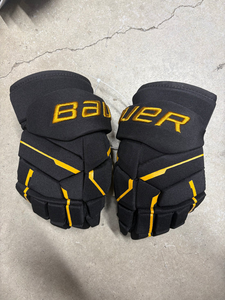 1 Pair <b>Red</b> PVC & Genuine Leather Ice Hockey <b>Gloves</b> with Hook & Loop Closure Waterproof & Lightweight for Adult Use - Product Image 2
