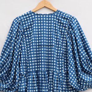 Belle robe en coton à motifs floraux, imprimée à la main, pour un usage décontracté. - Product Image 5