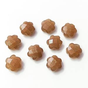 Piedra de luna de melocotón natural tallada a mano en forma de flor de 10 mm, piedra suelta de cristal de gema tallada a mano para fabricación de joyas, precio al por mayor, a granel - Product Image 1