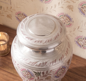Urnes funéraires commémoratives pour cendres d'adultes en laiton, style unique, design artisanal - Product Image 3