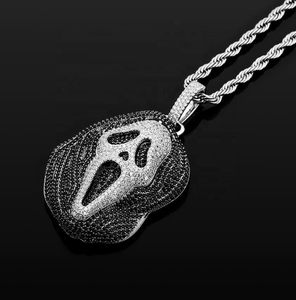 Collier pendentif en moissanite noir et blanc avec breloque crâne en forme de glaçon pour le streetwear - Product Image 1