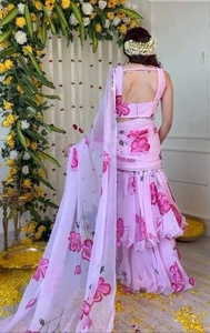 Hermoso sari floral rosa listo para usar para mujeres, ideal para bodas y fiestas, estilo tradicional indio pakistaní. - Product Image 2