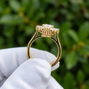 Elegante Anillo de Compromiso Ovalado con Diamante Cultivado en Laboratorio de 0.20CT, Certificado IGI, E VVS2 VS1, Halo Vintage, Chapado en Oro de 10K/14K/18K, Brillante - Product Image 5