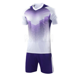 Ensemble de maillots et shorts de football légers et respirants, matière anti-transpiration, coutures renforcées, haute qualité pour une durabilité accrue - Product Image 3