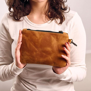 Pochette d'accessoires de golf en cuir de luxe, dotée de plusieurs compartiments pour les tees, les balles et les cartes de scores, à prix raisonnable. - Product Image 1
