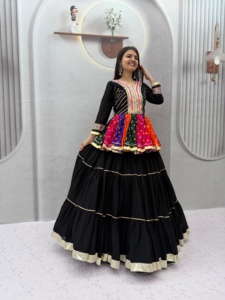 Top estilo Kediya de algodón con diseño Gamthi y trabajo de espejo, con lehenga de algodón, listo para usar, colección especial Navratri. - Product Image 2