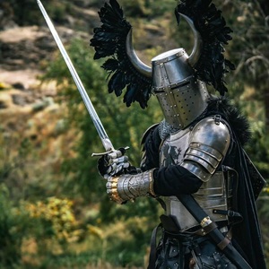 Armure de Chevalier Templier Griffin – Armure de Guerrier en Acier du XVe Siècle pour Cosplay ANAS AHMAD - Product Image 4