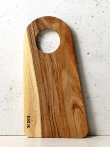 Planche à découper élégante avec grande poignée centrale, bords arrondis lisses, surface compatible couteaux, idéale pour couper et présenter - Product Image 6