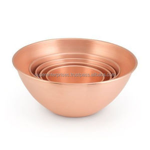 Grand saladier en cuivre profond et large avec une épaisseur métallique robuste, idéal pour servir le riz, le curry et les repas en famille - Product Image 4