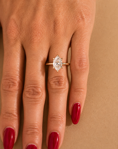 Anillo de Compromiso con Diamante Cultivado en Laboratorio de Corte Marquesa de 2.8 Quilates, Halo Oculto y Corte Catedral en Oro de 14K - Product Image 6