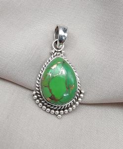 จี้เทอร์ควอยซ์สีเขียว เงินแท้ 925 เครื่องประดับพลอยสีเขียวฟ้าธรรมชาติ ของขวัญสุดหรูสำหรับผู้หญิง ดีไซน์แฮนด์เมดที่ไม่เหมือนใคร - Product Image 4