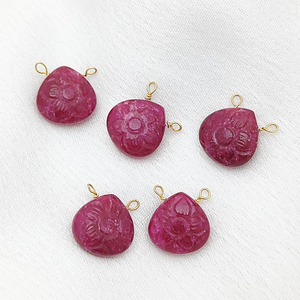 Colgante de esmeralda teñida tallada, chapado en oro, con cristal de diamantes de imitación en forma de corazón, tallado de flor hecho a mano, dijes de moda para mujer - Product Image 3