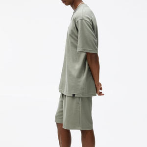 Ensemble t-shirt et short pour homme, vert sauge, imprimé, tissu léger et respirant, tenue décontractée d'été en deux pièces - Product Image 6