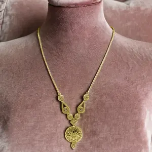 Collar de oro para mujer con colgante de filigrana detallada, joyería étnica elegante para festivales, bodas y celebraciones. - Product Image 3