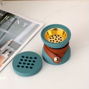 Brûle-encens Teal avec couvercle ventilé et sangle en cuir marron enveloppée avec bouton-pression, idéal pour l'aromathérapie et la décoration - Product Image 2