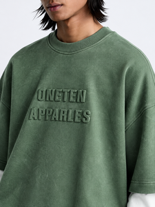 เสื้อยืดคอกลมพิมพ์ลายโลโก้ด้านหน้าสีเขียวสำหรับผู้ชายจาก ONETEN Apparels เนื้อผ้าถักนุ่มระบายอากาศได้ดี ผลิตจากผ้าฝ้าย 100% เหมาะสำหรับใส่ในช่วงฤดูใบไม้ร่วง - Product Image 6