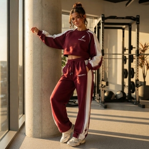 Ensemble survêtement décontracté pour femme, couleur bordeaux et blanc, sweat-shirt court et pantalon large, streetwear, sportswear, étiquette privée personnalisée - Product Image 4