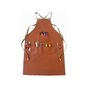 Delantal Clásico de Cuero Marrón con Múltiples Bolsillos y Tirantes Cruzados para Uso Laboral - Product Image 1