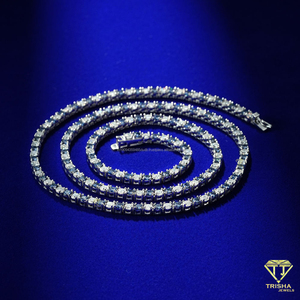 Collar minimalista con cadena de tenis y piedras redondas, en tono plateado brillante, ideal para eventos formales y atuendos de noche. - Product Image 5