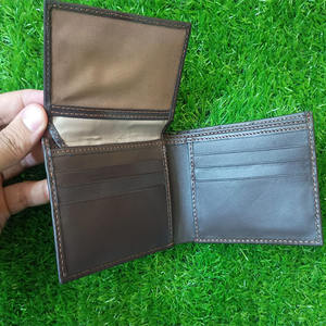 Cartera de Cuero Marrón Premium, Diseño a Cuadros Elegante, Cartera Bifold para Hombre, Múltiples Ranuras para Tarjetas con Ventana para Identificación, Opción Clásica y Duradera - Product Image 3