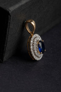 Pendentif halo en or jaune 14 carats avec diamant rond de 0,66 ct et pierre précieuse bleue, bijou raffiné, collier, charme, cadeau pour femme, design élégant - Product Image 2