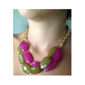 Collar con colgante de resina Peace y cadena de cuentas, joyería hecha a mano para fiesta de mujer - Product Image 2