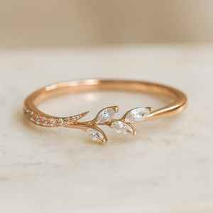 Bague en or massif 14 carats pour femme, avec diamant de laboratoire taille marquise et motif feuille délicat, bijou raffiné, cadeau idéal pour un anniversaire - Product Image 6