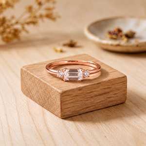 Bague de fiançailles en or massif 10K, 14K, 18K avec diamants de laboratoire certifiés IGI, taille baguette et taille ronde, couleur E VVS - Product Image 3