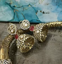 Nouvelles Boucles d'Oreilles Classiques de Qualité Supérieure, Plaqué Argent Antique, Style Moissanite Kundan Hasli, Idéales pour les Fiançailles, les Mariages et les Cadeaux - Product Image 2