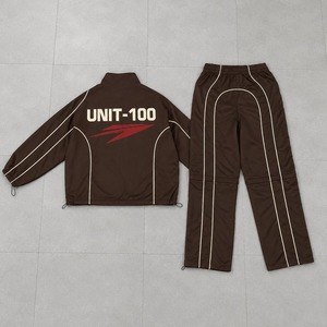 Ensemble de survêtement unisexe en polyester marron, veste zippée avec poches latérales et logo personnalisé, style sportif, vêtements d'automne - Product Image 2