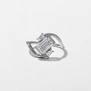 Anillo de Compromiso de Plata de Ley 925 con Moissanita de Corte Esmeralda y Tres Piedras en Engaste de Media Montura, de Moda, para Fiesta, Boda o Aniversario - Product Image 5