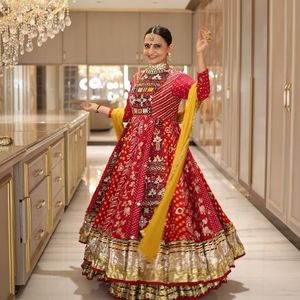 Lehenga Choli en coton mousseline épais à imprimé numérique avec broderie miroir véritable et dupatta en georgette, prix de gros par Royal Export - Product Image 2
