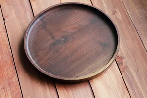 Plateau rond en bois massif de noyer 10'' - Finition laquée - Plateau de rangement portable - Utilisation moderne pour la cuisine et le bureau - Décoration minimaliste pour la maison - Product Image 1