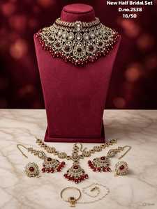 Parure de collier et boucles d'oreilles de mariée orthodoxe Kundan en zircon, style indien, plaqué bronze antique, alliage, motif floral imitation, tendance - Product Image 1