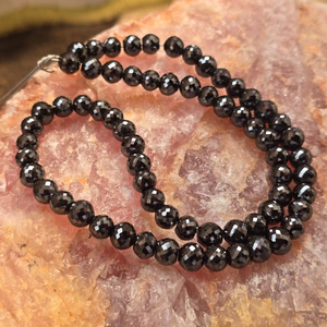 Cuentas de diamante moissanita negras de 8 mm y 22 pulgadas, corte AAA, facetadas, para la elaboración de joyería. - Product Image 1