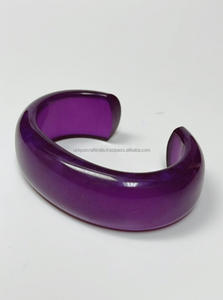 Elegante artesanía de resina hecha a mano para mujer brazalete grabado de moda con patrones únicos para moda y venta al por mayor - Product Image 3