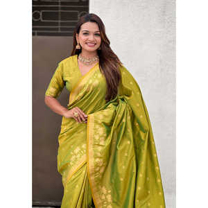 Sari en soie Pichwai tissé avec des fils verts Zari, robe de soirée élégante - Product Image 2