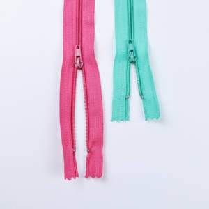 Fermeture éclair en nylon colorée n°3, extrémité fermée, 20 cm, 50 cm, pour vêtements, vente en gros, couleur stock - Product Image 4
