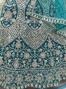 Lehenga Choli Tradicional Indio con Bordado de Mariposas y Códigos, Hecho con Materiales Reciclados, para Mujeres, Ideal para Bodas y Fiestas - Product Image 6