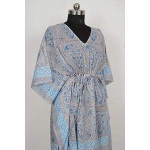 ชุดคลุมยาวลายสัตว์ คอวี ผูกเชือก ทรงปล่อยชายระบาย ผ้าฝ้ายอินเดียเนื้อนุ่ม แต่งลูกไม้ เหมาะสำหรับใส่ไปทะเล ชุดเพื่อนเจ้าสาว สำหรับผู้หญิง - Product Image 5