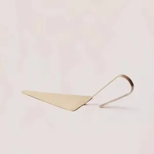 Elegante Juego de Servir Queso en Metal para Bodas y Reuniones Festivas con un Diseño Atemporal y Decoración Estilosa - Product Image 3
